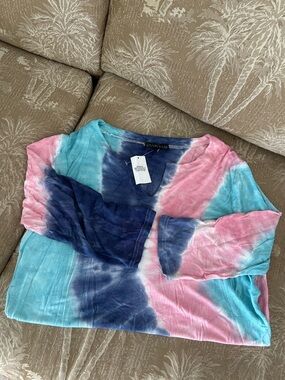 Tie-Dye V-Neck Women's Top in Pink, Blue & Navy